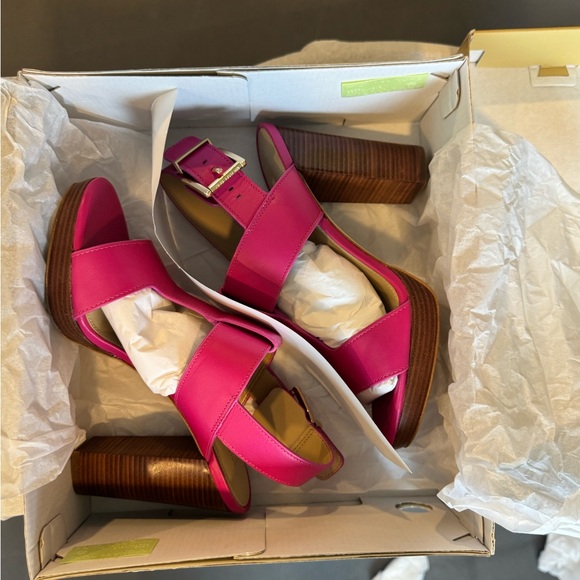 Michael Kors Becker Leather Platform Sandals Block Heel in Wild Berry - Picture 9 of 10